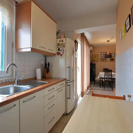 Ivan Apartment Murter