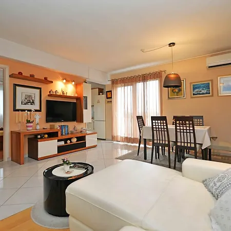 Ivan Apartment *